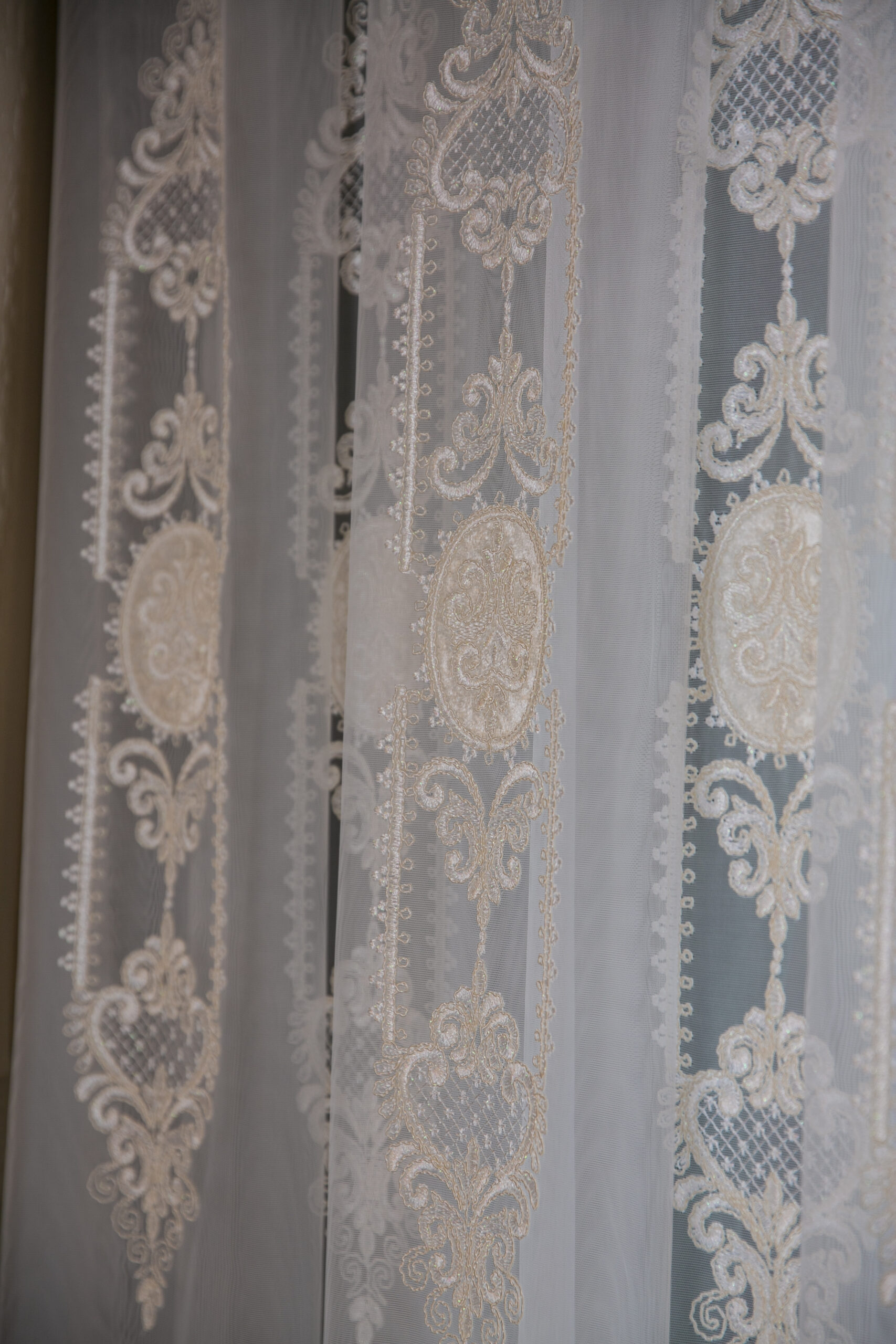 Perde elegante në showroom